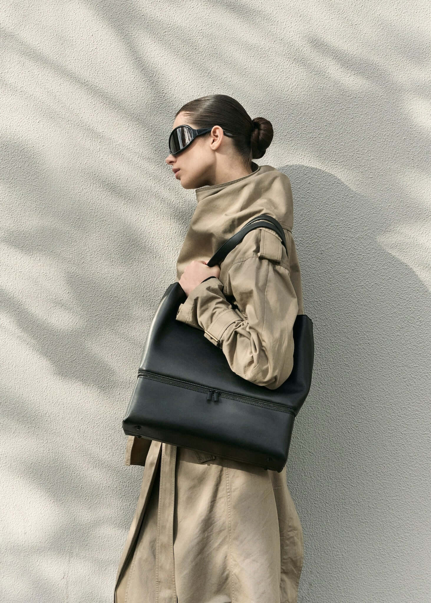★TOUT Y EST★ Boxy shopper bag with a casual look 53 volume Discover The Only Tote in our look book. – LOX